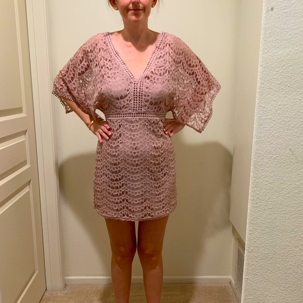 Forever21 Lace dress in mauve/ blush color Size M
